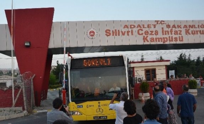 Silivri Cezaevi’ndeki erler otobüslerle birliklerine gönderildi