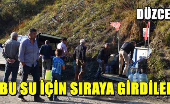 Su için kuyruğa giriyorlar