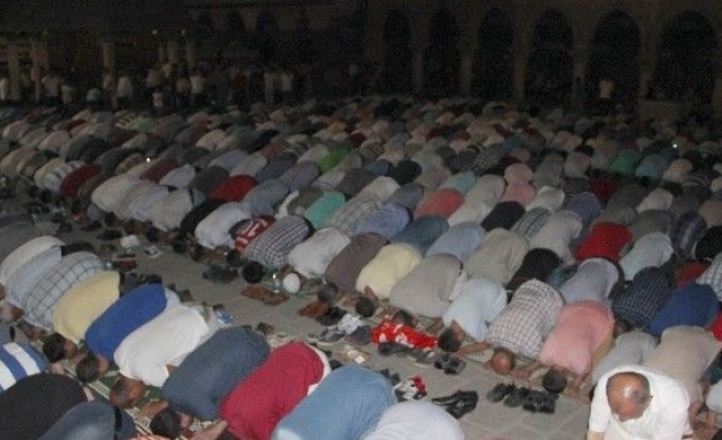 Tarihi Ulu Camii Kadir Gecesi’nde Doldu Taştı