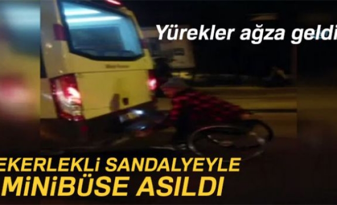 Tekerlekli sandalyeyle minibüse asıldı