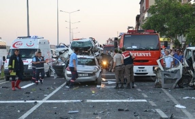 Tekirdağ’da Zincirleme Kaza: 3 Ölü, 9 Yaralı