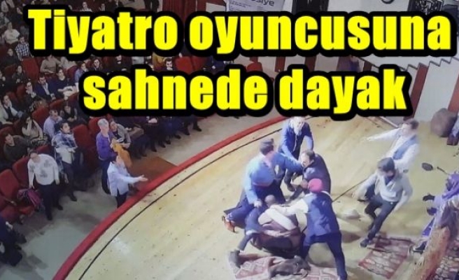 Tiyatro oyuncusuna sahnede dayak