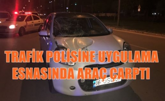 Trafik Polisine Uygulama Esnasında Araç Çarptı