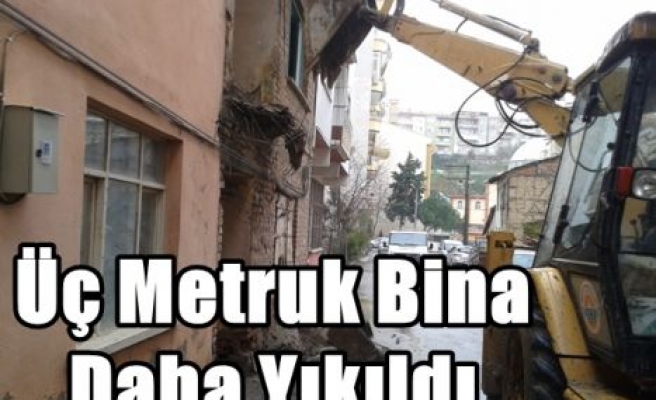 Üç Metruk Bina Daha Yıkıldı