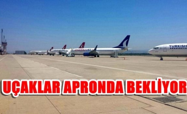 Uçaklar apronda bekliyor