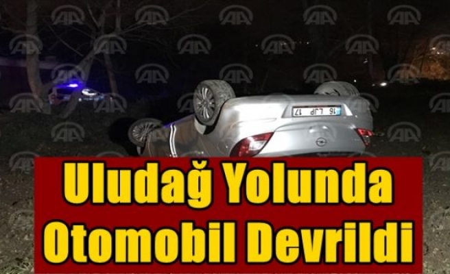 Uludağ yolunda otomobil devrildi