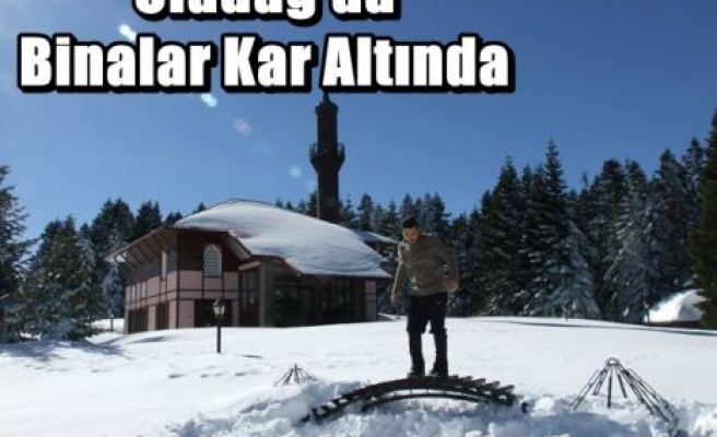 Uludağ'da Binalar Kar Altında