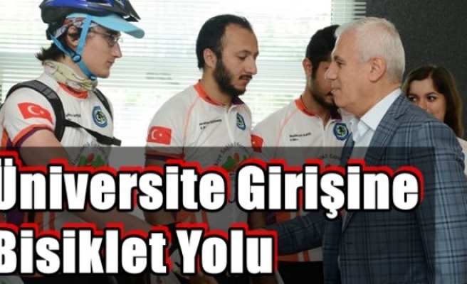 Üniversite Girişine Bisiklet Yolu