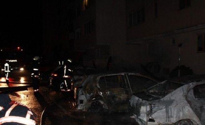 Üsküdar’da Şizofren Hastası Şahıs 9 Aracı Kundakladı