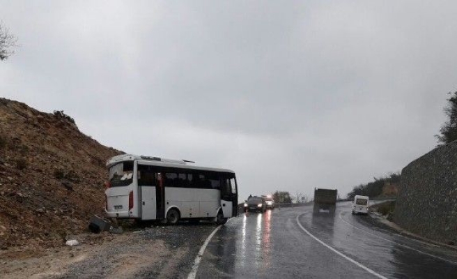 Yalova’da midibüs takla attı: 21 yaralı