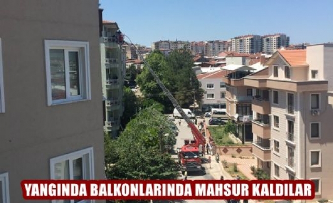 Yangında Balkonlarında Mahsur Kaldılar