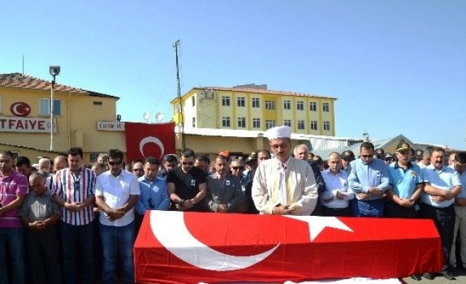 Yangında Hayatını Kaybeden İtfaiye Eri Toprağa Verildi