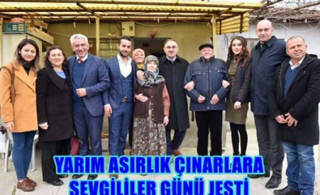 Yarım asırlık çınarlara Sevgililer Günü jesti