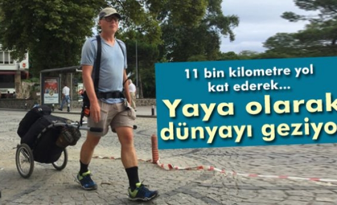 Yaya olarak dünyayı geziyor