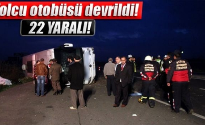 Yolcu otobüsü devrildi: 22 yaralı!