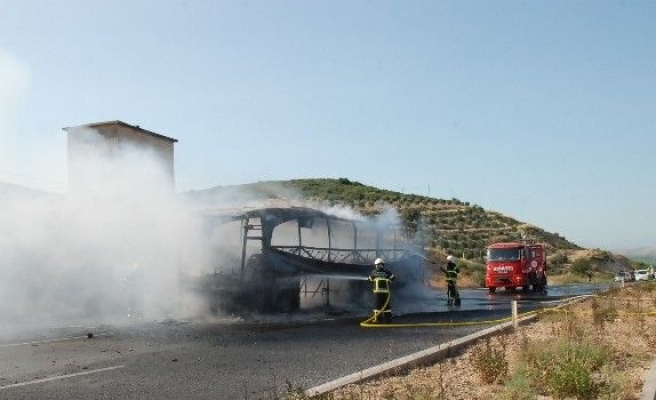 Yolcu Otobüsünde Yangın