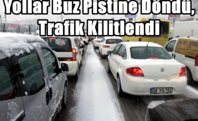 Yollar Buz Pistine Döndü,Trafik Kilitlendi