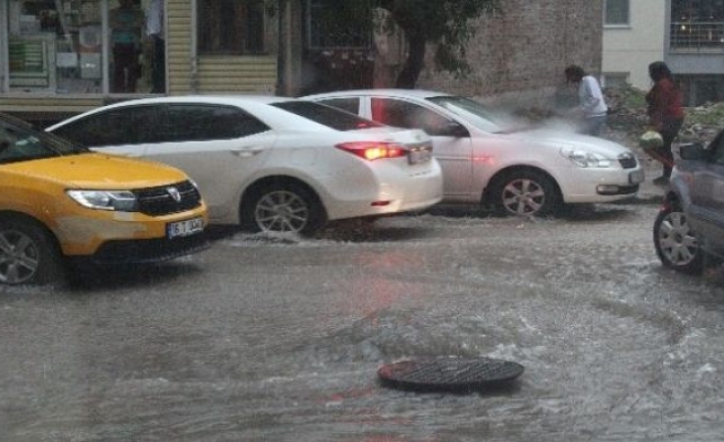 Yollar Nehre Döndü!