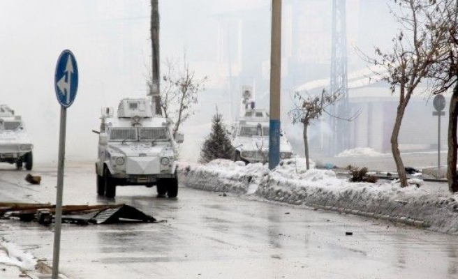 Yüksekova’daki Olaylarda 1 Polis Yaralandı