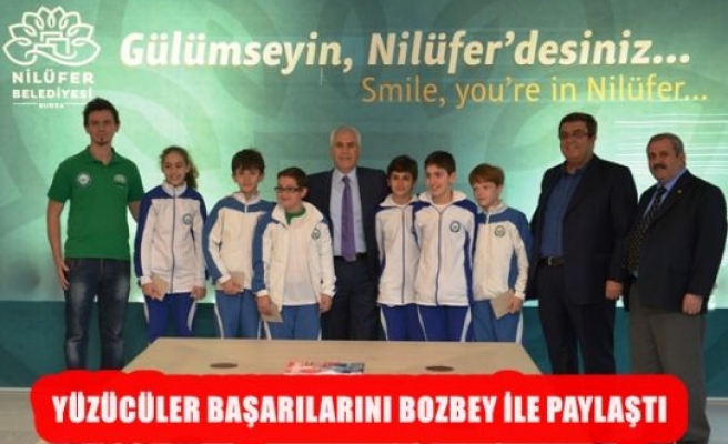 Yüzücüler Başarılarını Bozbey ile Paylaştı