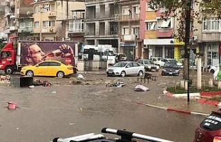 İzmir'de sağanak etkili oldu