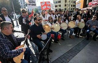 Öğretmenler müziği sokağa taşıdı