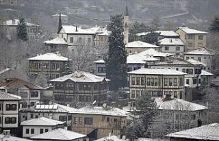 Safranbolu konakları beyaza büründü