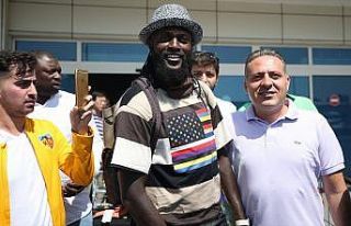 Adebayor Kayseri'ye geldi