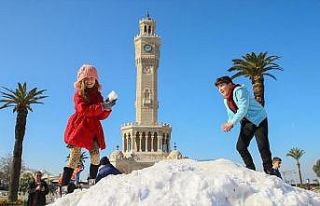 İzmir'e kar 'kamyonlarla' geldi