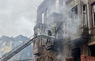 İstanbul Fatih'te metruk binada çıkan yangın...