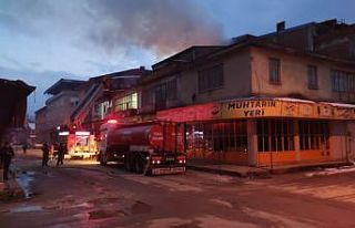 Bursa'da mobilya imalathanesinde çıkan yangın...