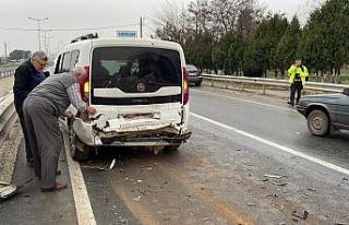 Edirne'de hafif ticari araçların çarpıştığı...