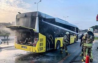 Sarıyer'de İETT otobüsünün motor kısmında...