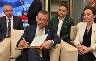 Seçim sonrası Manisa'da şeref defterine ilk...