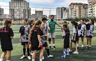 ANKARA BÜYÜKŞEHİRDEN MİNİK FUTBOLCULAR İÇİN...