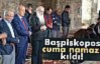 Başpiskopos Ayasofya'da cuma namazı kıldı