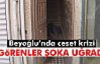 Beyoğlu'nda apartmanda ceset şoku