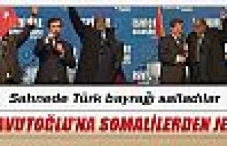 Davutoğlu’na Somalilerden jest