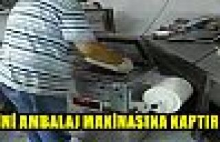 Elini ambalaj makinesine kaptırdı