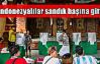 Endonezyalılar sandık başına gitti