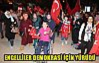 Engelliler demokrasi için yürüdü