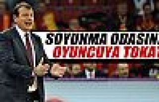 Ergin Ataman'dan soyunma odasında tokat!