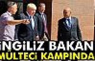 İngiliz Bakan mülteci kampında