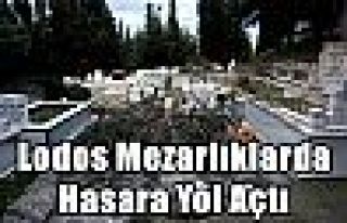 Lodos Mezarlıklarda Hasara Yol Açtı