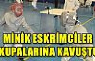 Minik Eskrimciler Kupalarına Kavuştu