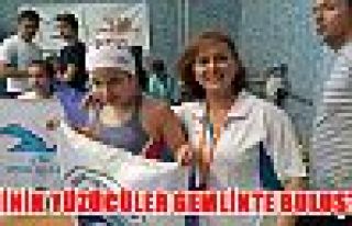 MİNİK YÜZÜCÜLER GEMLİK'TE BULUŞTU