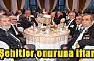 Şehitler onuruna iftar