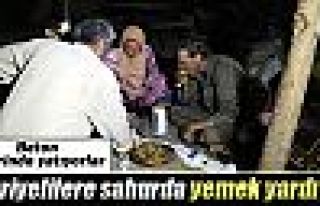 Suriyelilere sahurda yemek yardımı