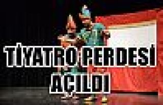 TİYATRO PERDESİ AÇILDI