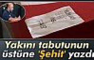 Yakını tabutunun üstüne 'Şehit' yazdı